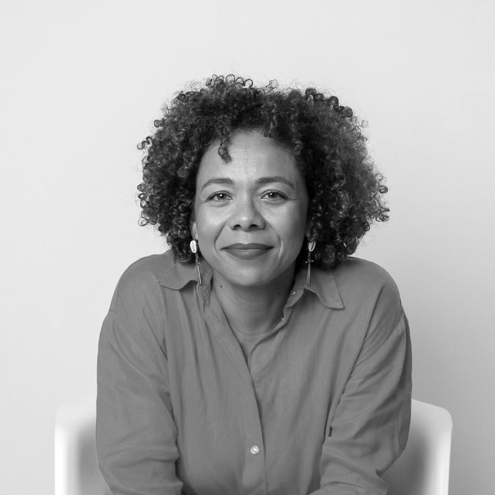 autor/luciana-da-cruz-brito